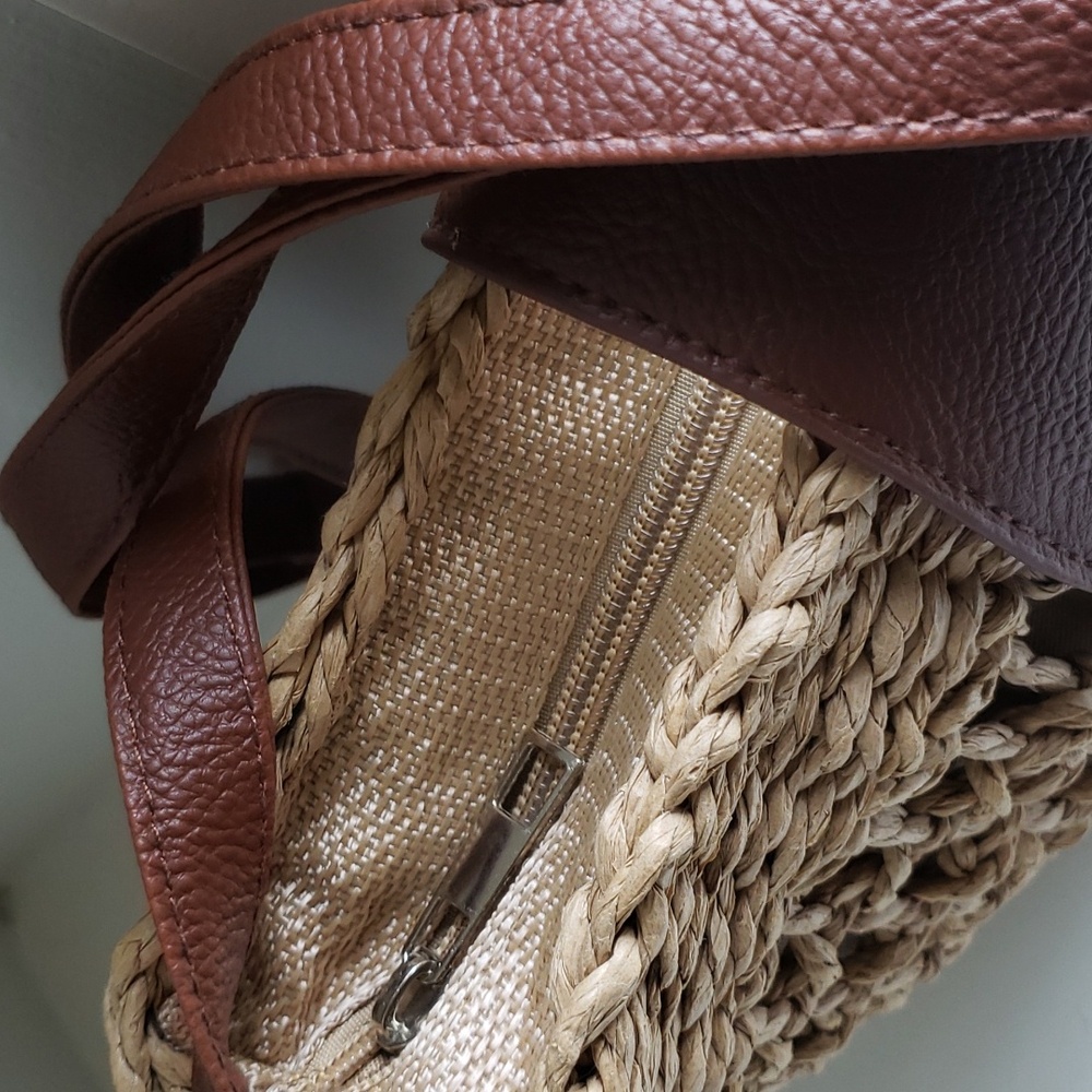 Straw Crossbody Chic Hollow Out. NWT - Picture 15 of 16